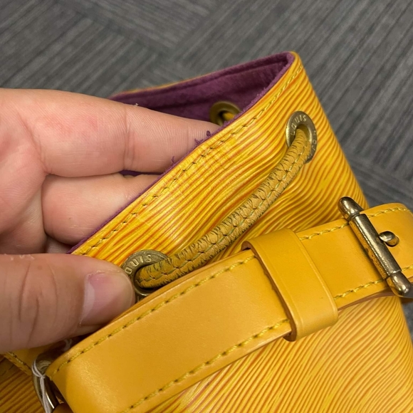 SOLD. Authentic Louis Vuitton Epi Leather Noe Bucket Bag Vintage-Authentic - Picture 6 of 17